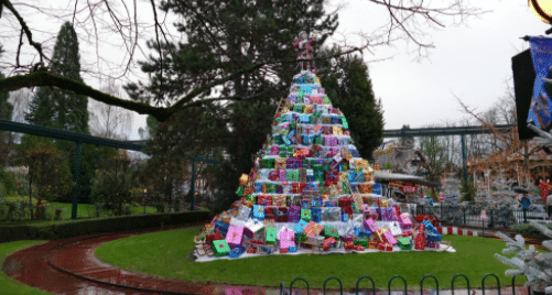 Le 21 décembre très bel arbre de Noël à Brabois avec remises de dons