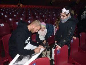 Le 1er décembre, Alya et Lilou rencontrent Matt Pokora